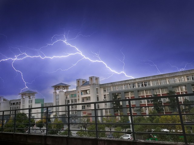 出行提示_南方強(qiáng)降雨出行注意事項(xiàng)_暴雨出行安全提示