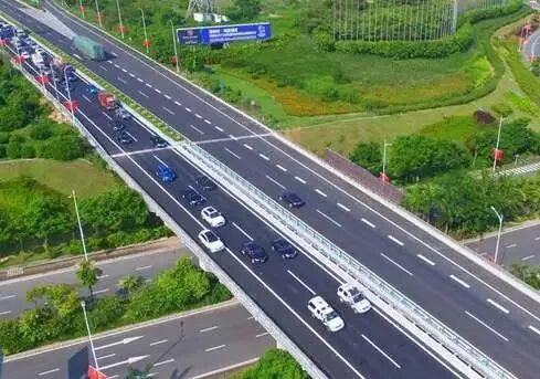 出行提示_低能見度行車指南_霧天行車安全常識(shí)