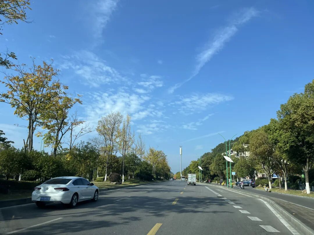 限行_突發(fā)情況特殊車輛通行_交警人為干預(yù)紅綠燈時(shí)間限制