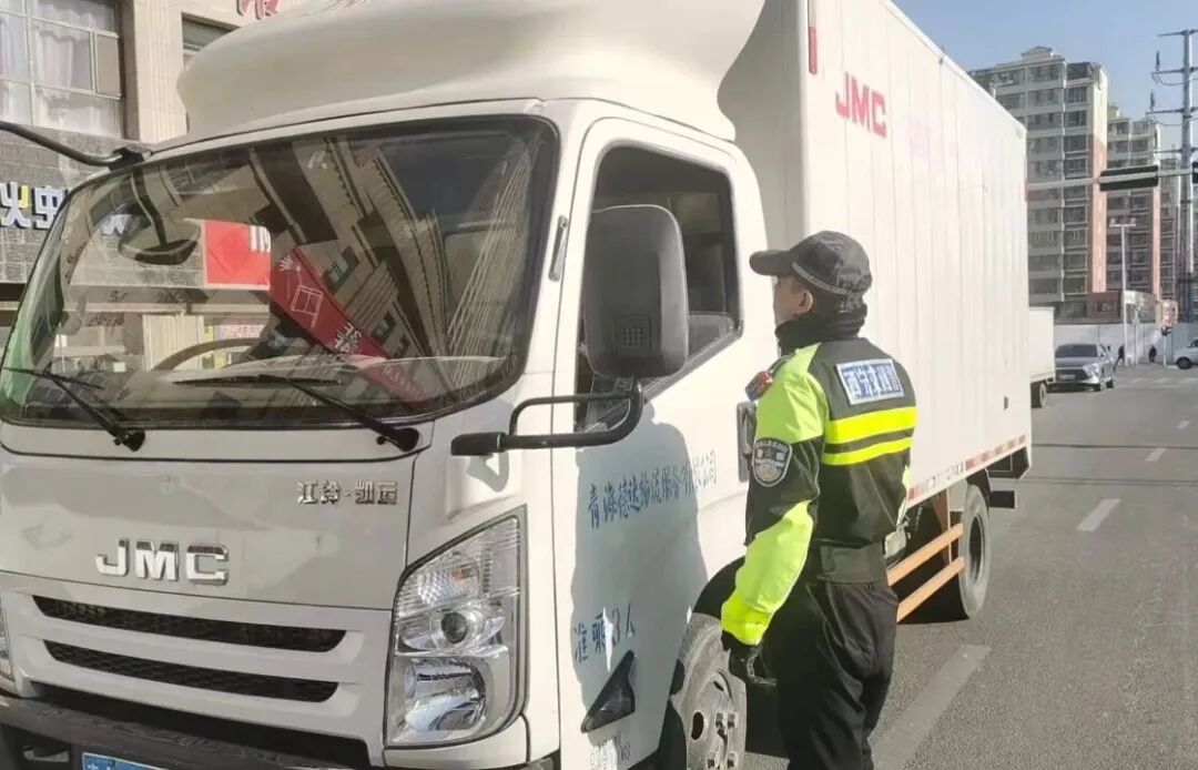 西寧市公安局交通管理局 禁限行車輛整治行動 西寧交管 高壓態(tài)勢_限行