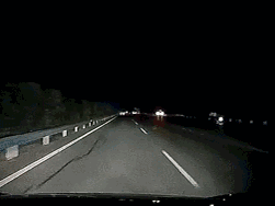 夜間行車安全_出行提示_規(guī)范使用遠(yuǎn)近光燈