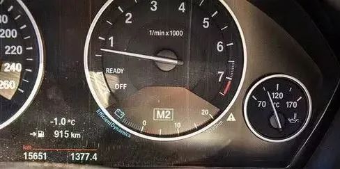 出行提示_雪天出行安全注意事項_雪天步行防滑防摔防砸技巧